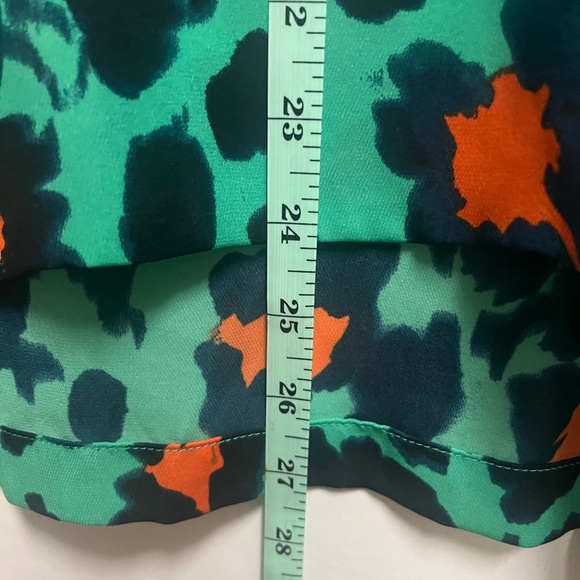 CABI #5023 Rita Animal Print Oversized Blouse Size XS (fits like a Large) - Picture 5 of 8